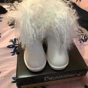Bearpaw Boo - size 6
